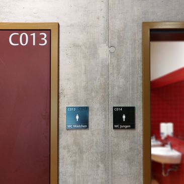 Schoules of Cologne | door sign / room number